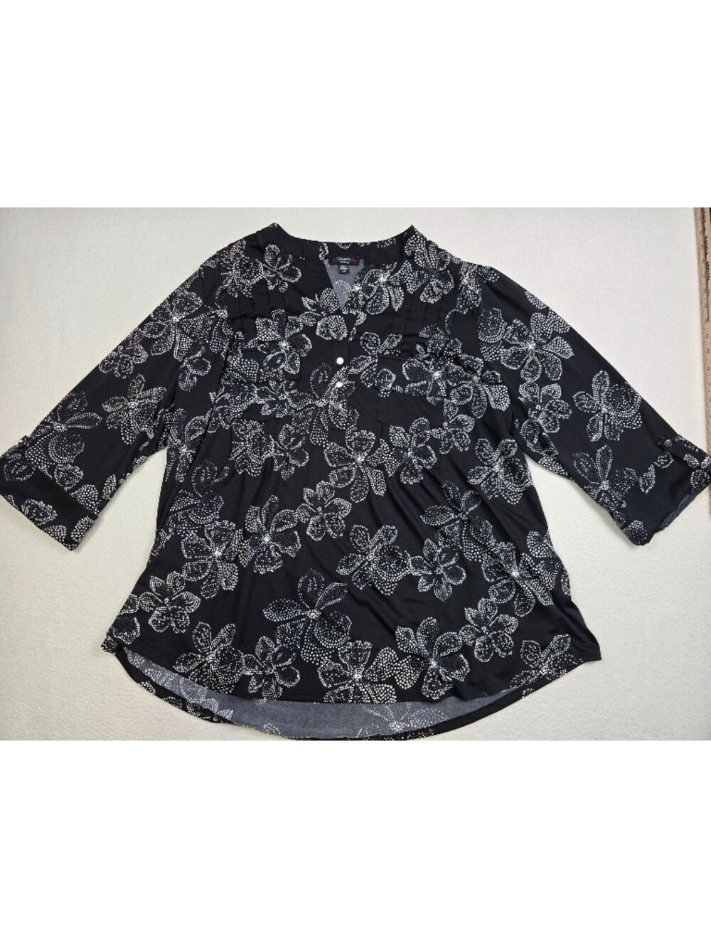 Cocomo Woman Black & White Floral 3/4 Sleeve Top 2X